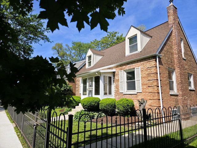 10055 S Oglesby Avenue, Chicago, IL 60617