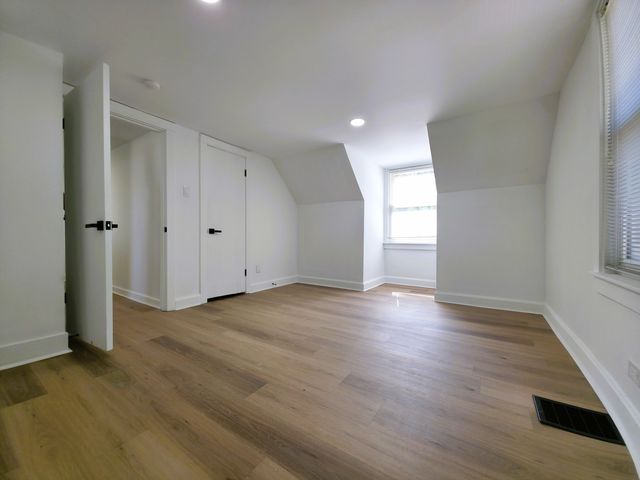 10055 S Oglesby Avenue, Chicago, IL 60617