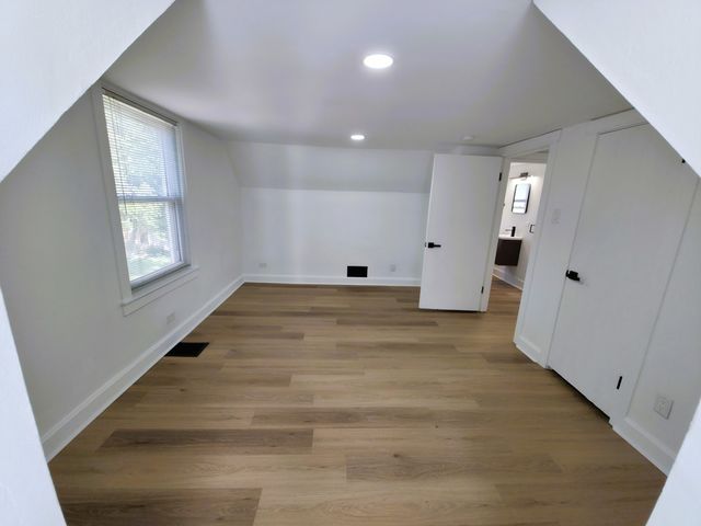 10055 S Oglesby Avenue, Chicago, IL 60617