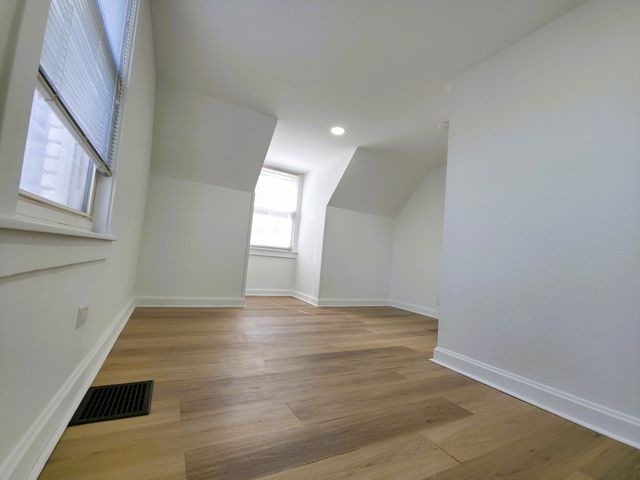 10055 S Oglesby Avenue, Chicago, IL 60617