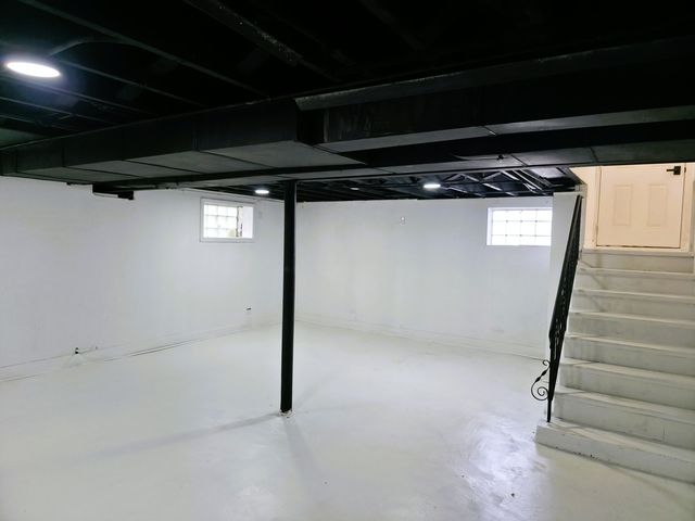 10055 S Oglesby Avenue, Chicago, IL 60617