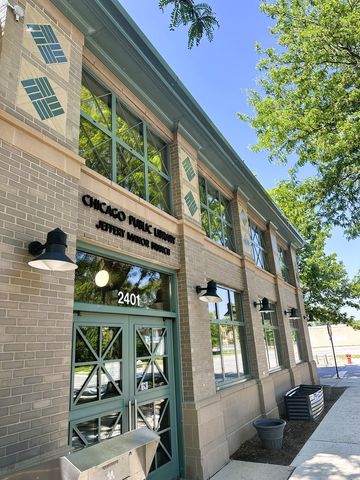 10055 S Oglesby Avenue, Chicago, IL 60617