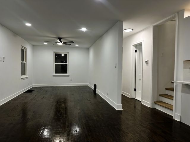 10055 S Oglesby Avenue, Chicago, IL 60617