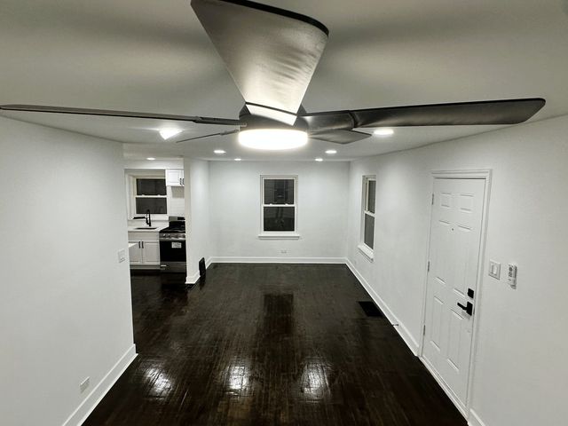10055 S Oglesby Avenue, Chicago, IL 60617