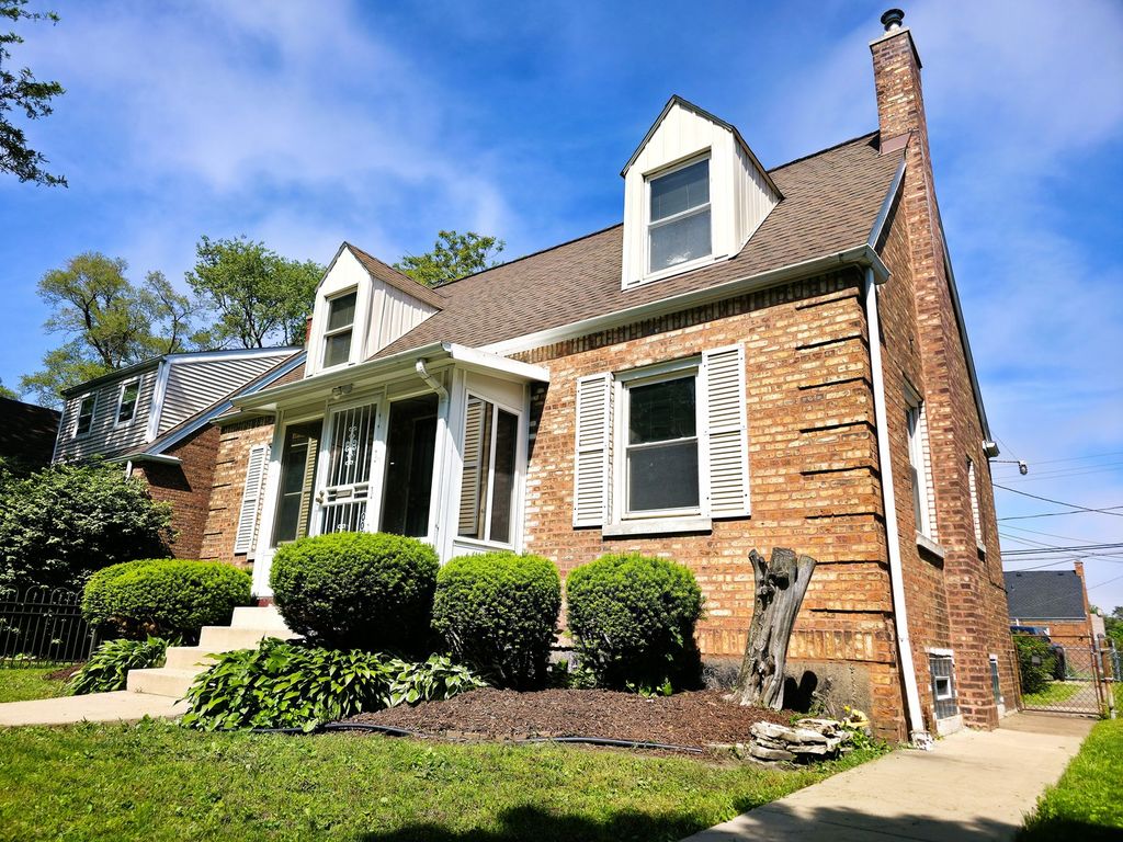 10055 S Oglesby Avenue, Chicago, IL 60617