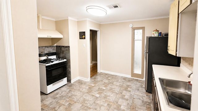 7622 Azalea Street, Houston, TX 77023