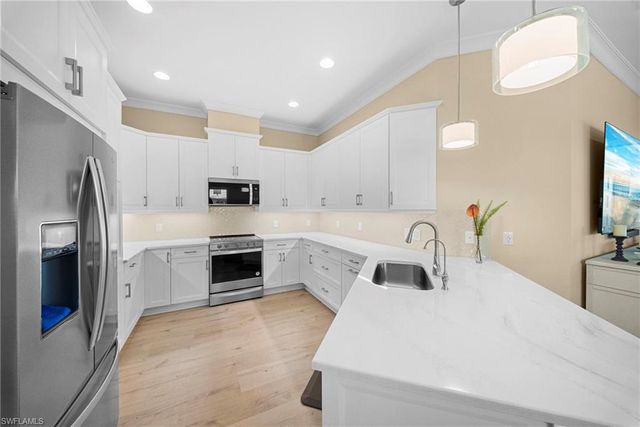 8924 Yucatan CT, Naples, FL 34112
