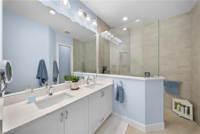 8924 Yucatan CT, Naples, FL 34112