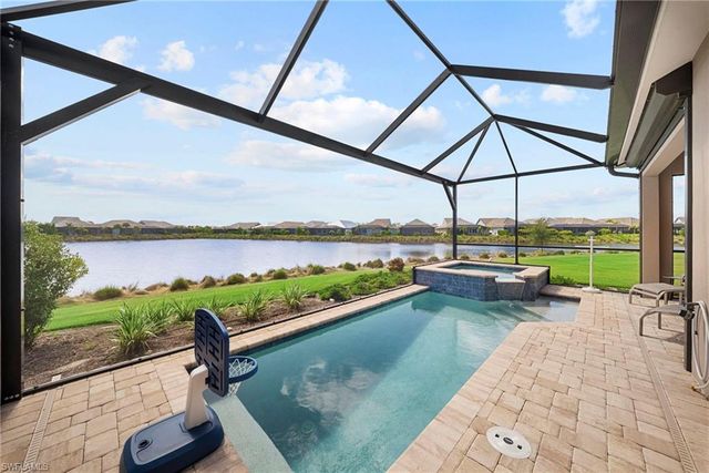 8924 Yucatan CT, Naples, FL 34112