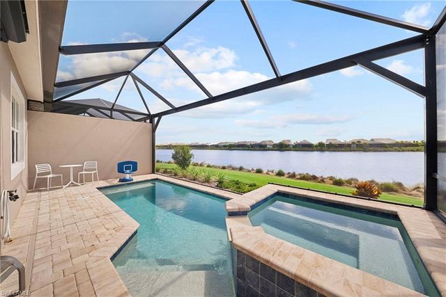 8924 Yucatan CT, Naples, FL 34112