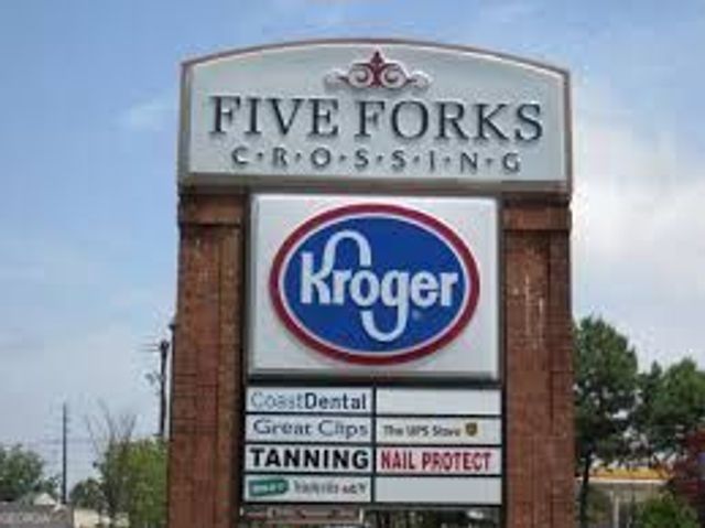 1266 Hickory Drive SW, Lilburn, GA 30047