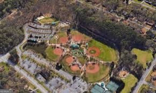 1266 Hickory Drive SW, Lilburn, GA 30047