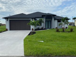 702 NW 2nd LN, Cape Coral, FL 33993