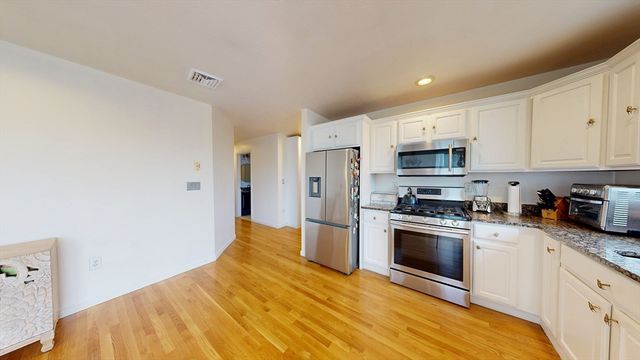 10 Saco St 6, Boston, MA 02122
