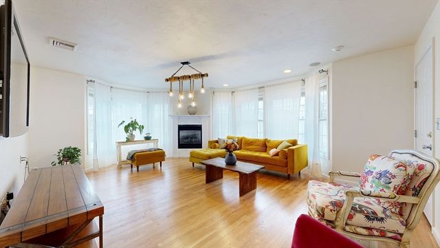 10 Saco St 6, Boston, MA 02122