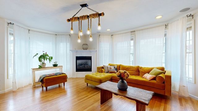 10 Saco St 6, Boston, MA 02122