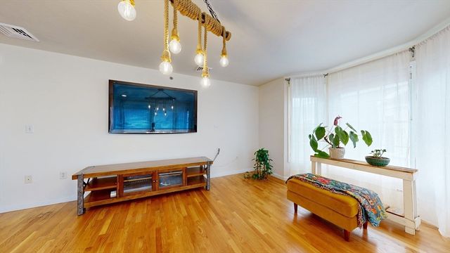 10 Saco St 6, Boston, MA 02122