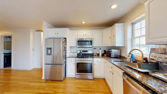 10 Saco St 6, Boston, MA 02122