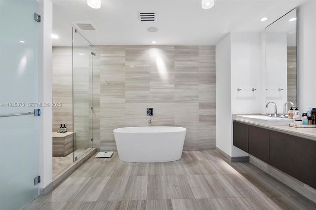 3250 NE 188th St 608, Aventura, FL 33180