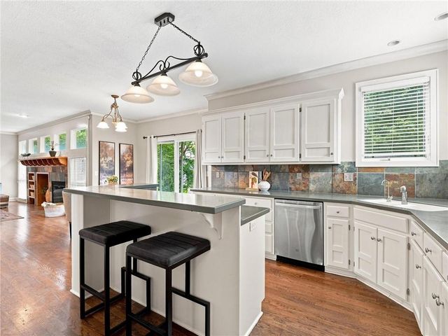 5415 W 161st Terrace, Overland Park, KS 66085