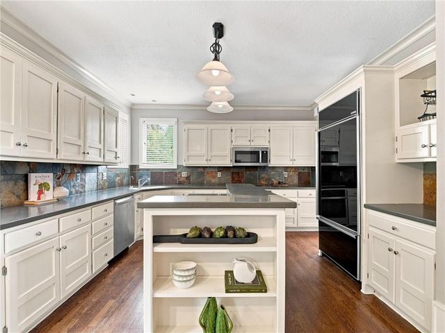 5415 W 161st Terrace, Overland Park, KS 66085