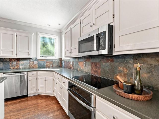5415 W 161st Terrace, Overland Park, KS 66085