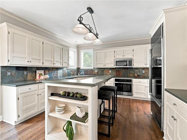 5415 W 161st Terrace, Overland Park, KS 66085