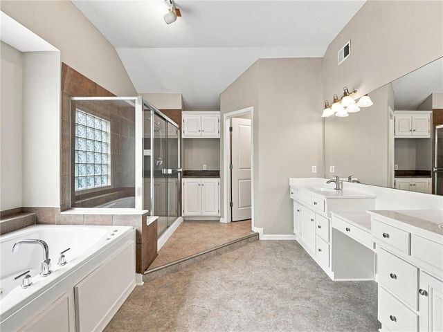 5415 W 161st Terrace, Overland Park, KS 66085