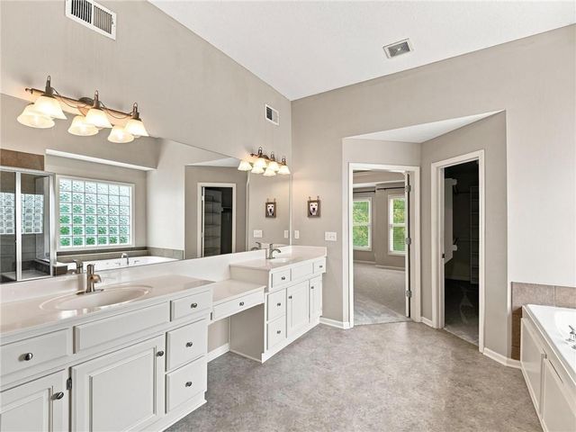 5415 W 161st Terrace, Overland Park, KS 66085