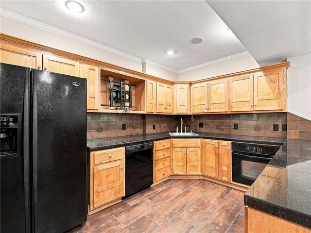 5415 W 161st Terrace, Overland Park, KS 66085