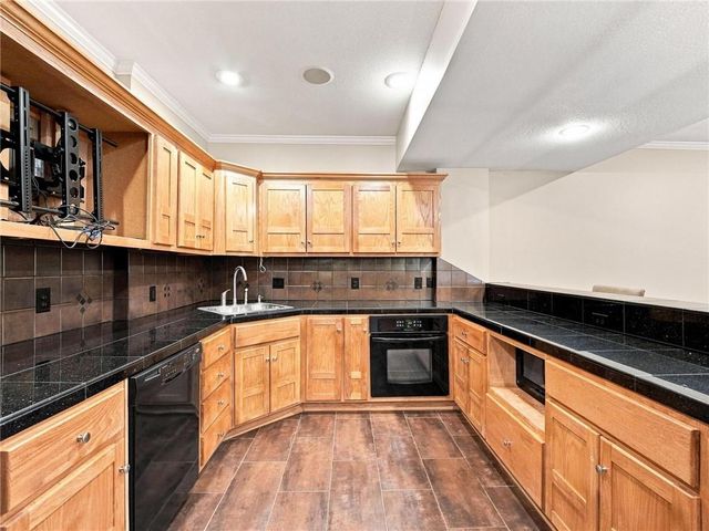 5415 W 161st Terrace, Overland Park, KS 66085