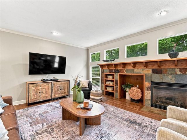 5415 W 161st Terrace, Overland Park, KS 66085