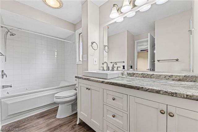 7879 Cresthill Drive, Seven Hills, OH 44131
