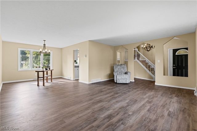 7879 Cresthill Drive, Seven Hills, OH 44131