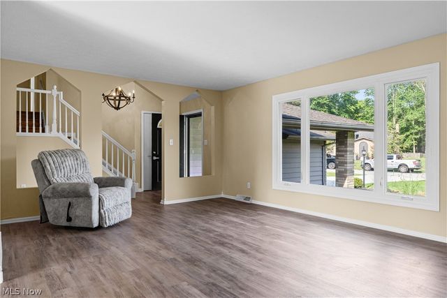 7879 Cresthill Drive, Seven Hills, OH 44131