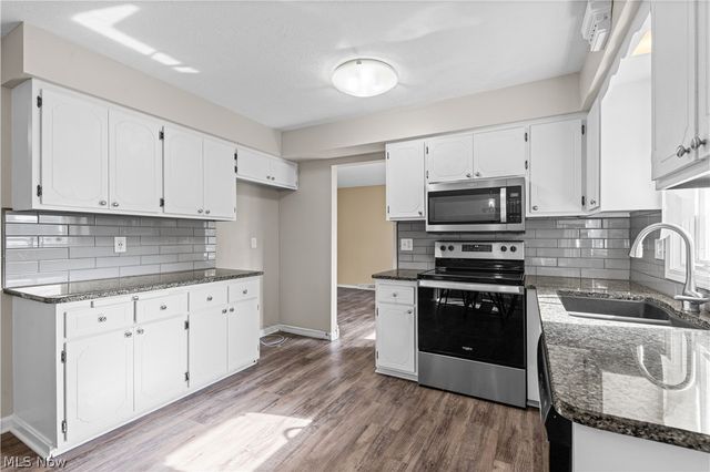 7879 Cresthill Drive, Seven Hills, OH 44131