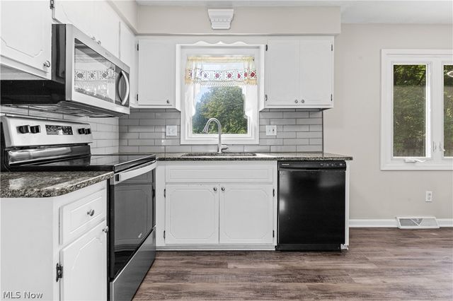 7879 Cresthill Drive, Seven Hills, OH 44131