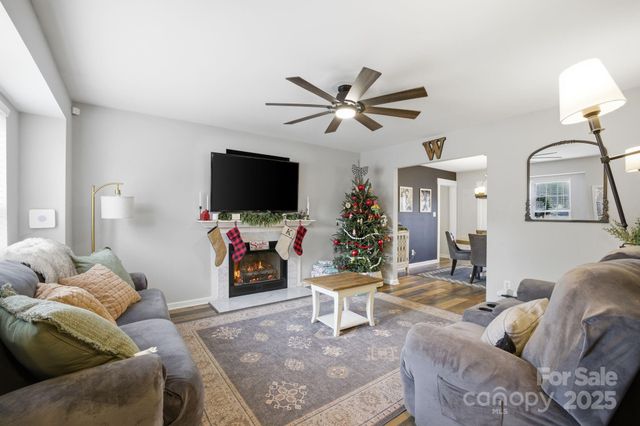 122 Valley Glen Drive, Troutman, NC 28166