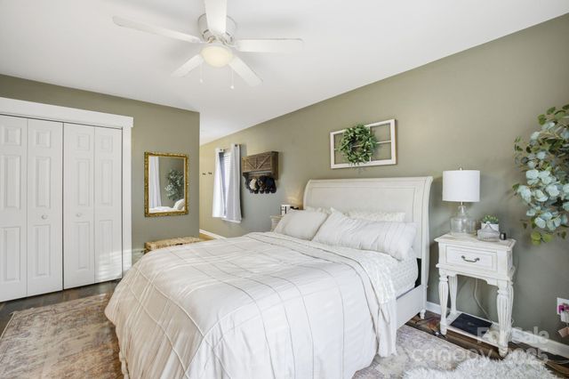 122 Valley Glen Drive, Troutman, NC 28166