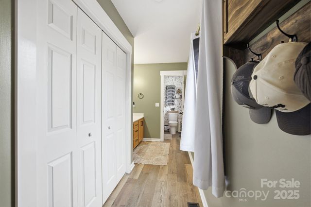 122 Valley Glen Drive, Troutman, NC 28166