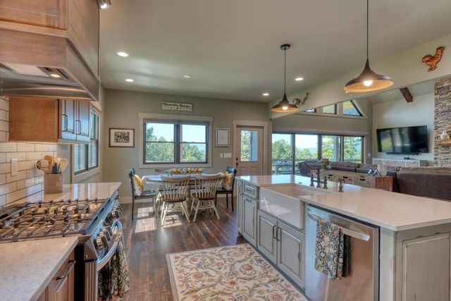 921 Ridge Pointe Way, Blairsville, GA 30512