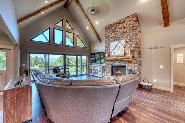 921 Ridge Pointe Way, Blairsville, GA 30512