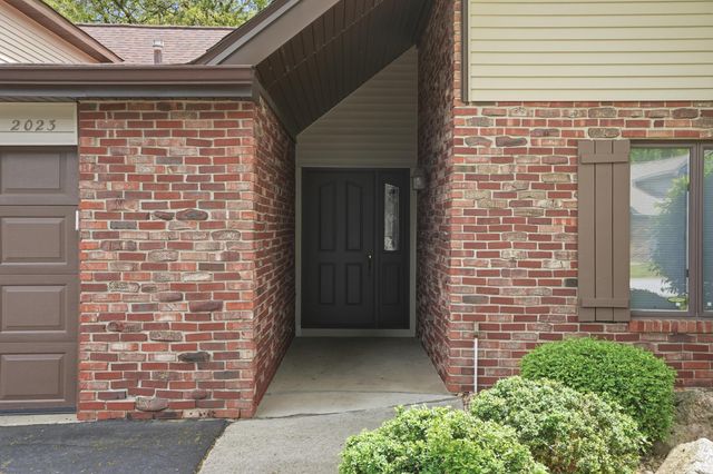 2023 Dorchester Lane 1, Schererville, IN 46375