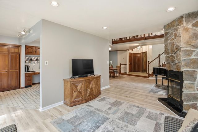 2023 Dorchester Lane 1, Schererville, IN 46375