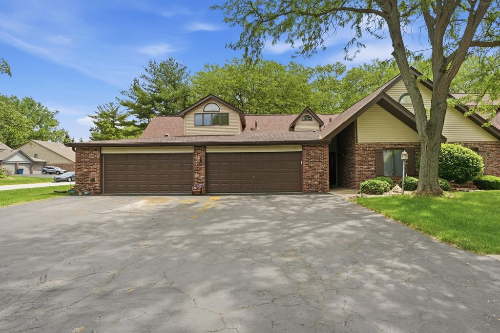 2023 Dorchester Lane 1, Schererville, IN 46375