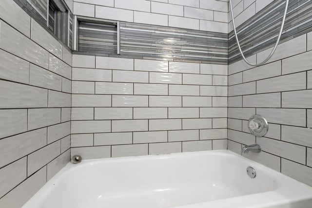 2214 Country Club Drive 2, Woodridge, IL 60517