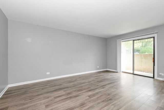 2214 Country Club Drive 2, Woodridge, IL 60517
