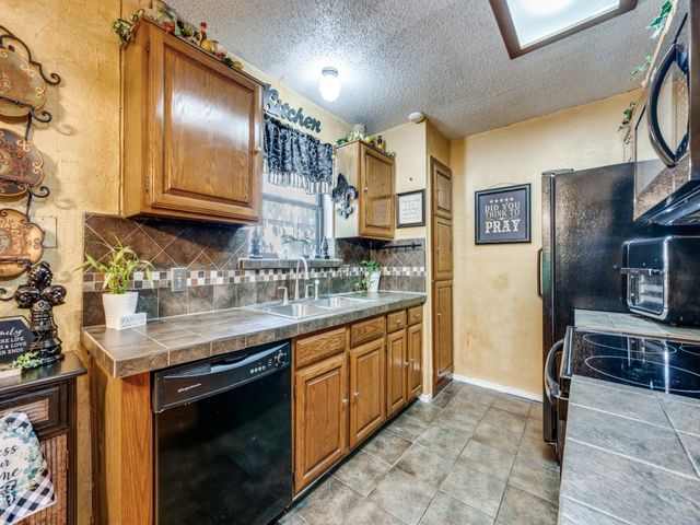 5304 Umbrella Pine Court, Arlington, TX 76018