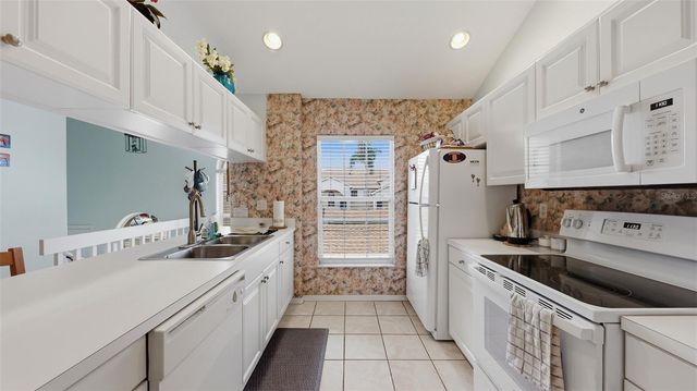 8389 WINGATE DRIVE 2323, Sarasota, FL 34238