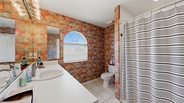 8389 WINGATE DRIVE 2323, Sarasota, FL 34238